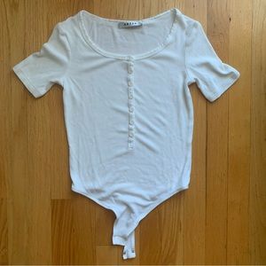 NWOT ribbed Henley bodysuit tee by GBTSO // Sz Small